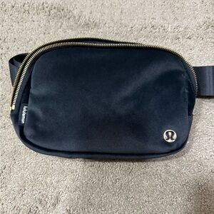 Lululemon EVERYWHERE BELT BAG 1L *VELOUR Black/Gold